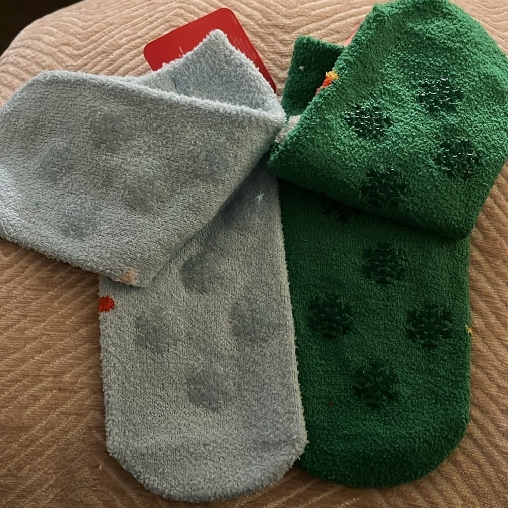 NWT Holiday Cozy Ankle Socks- Set of 2 - Picture 2 of 2